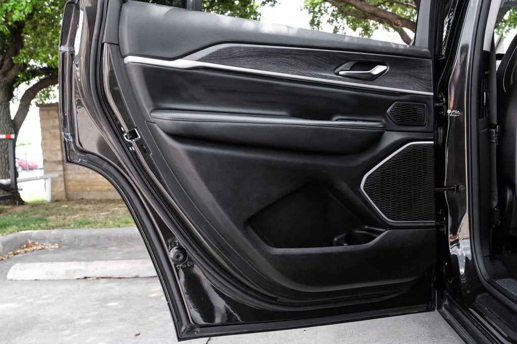 Used 2022 Jeep Grand Cherokee L Limited RWD image 57