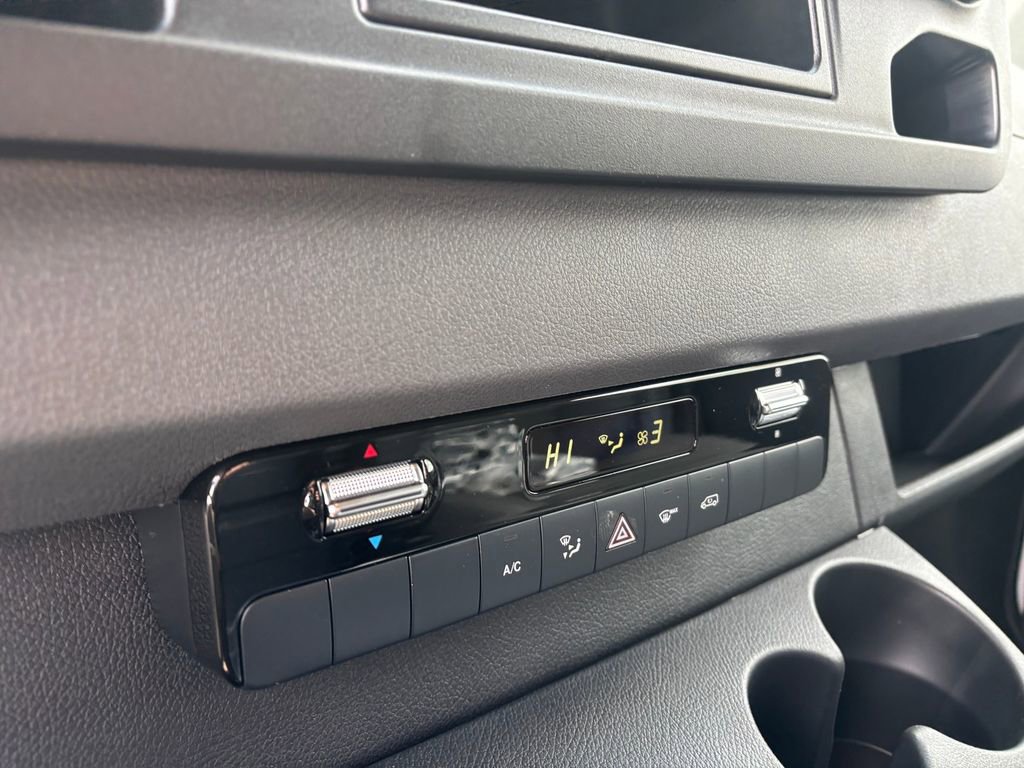 Used 2025 Mercedes-Benz Sprinter 2500 image 18