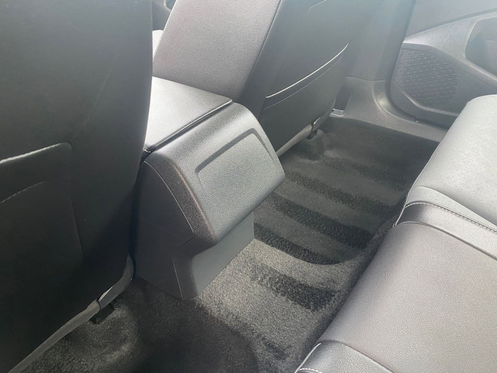 Used 2025 Volkswagen Jetta SE image 24