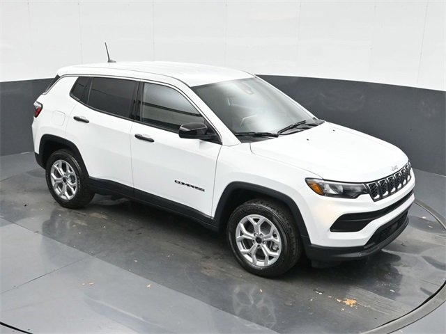 Used 2025 Jeep Compass Sport image 31