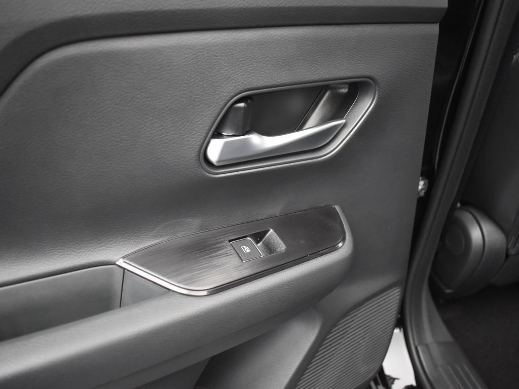 New 2026 Nissan Kicks SR FWD image 15