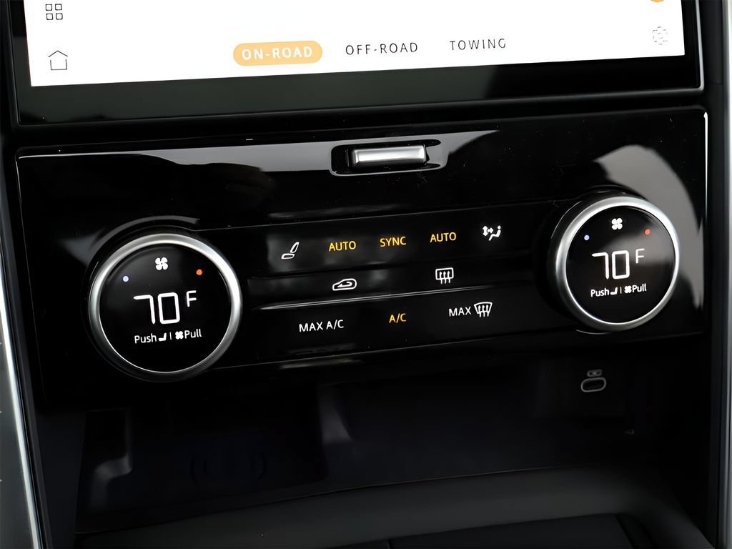 Used 2025 Land Rover Discovery Metropolitan Edition AWD/4WD image 56