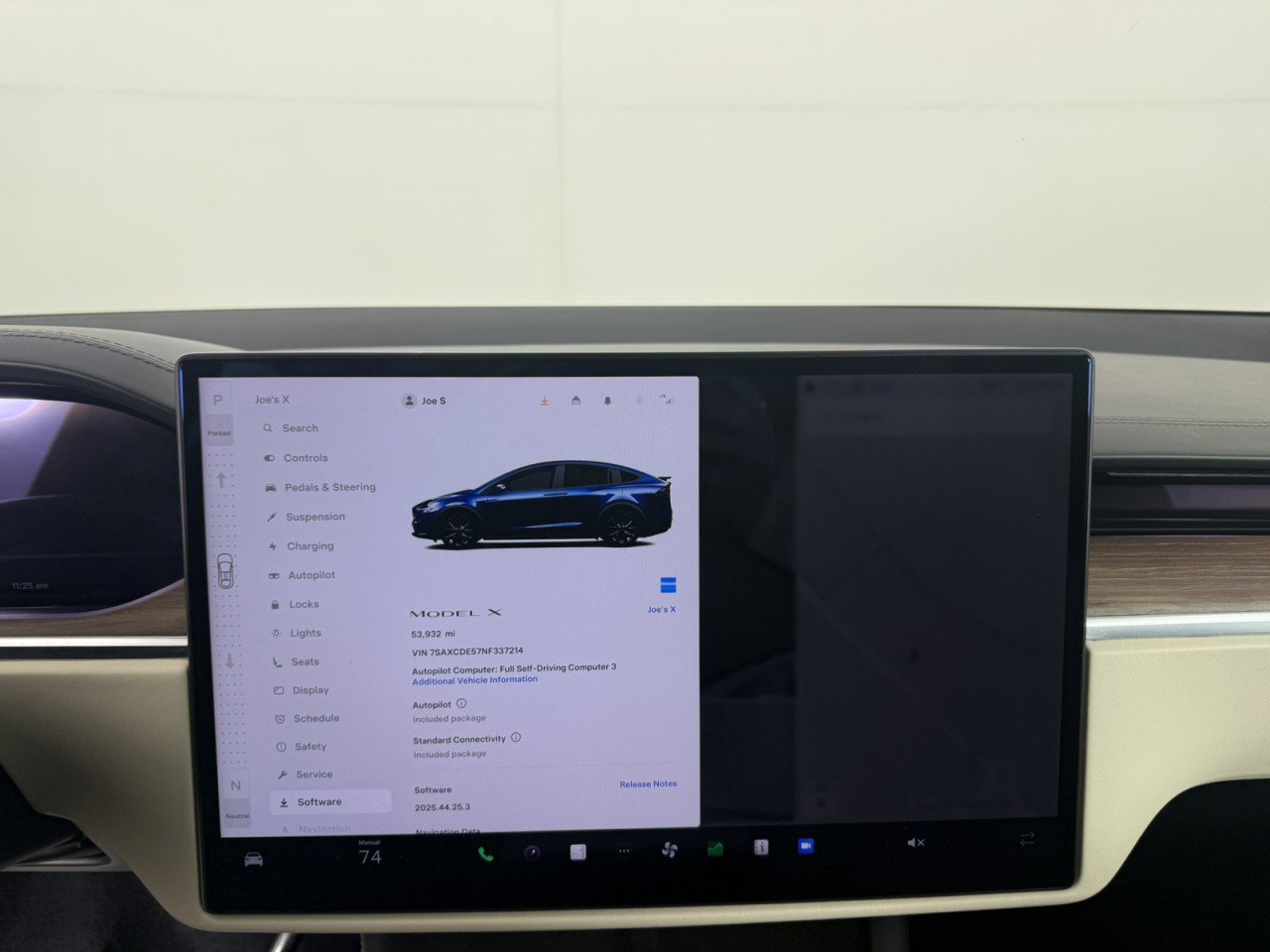 Used 2022 Tesla Model X image 18
