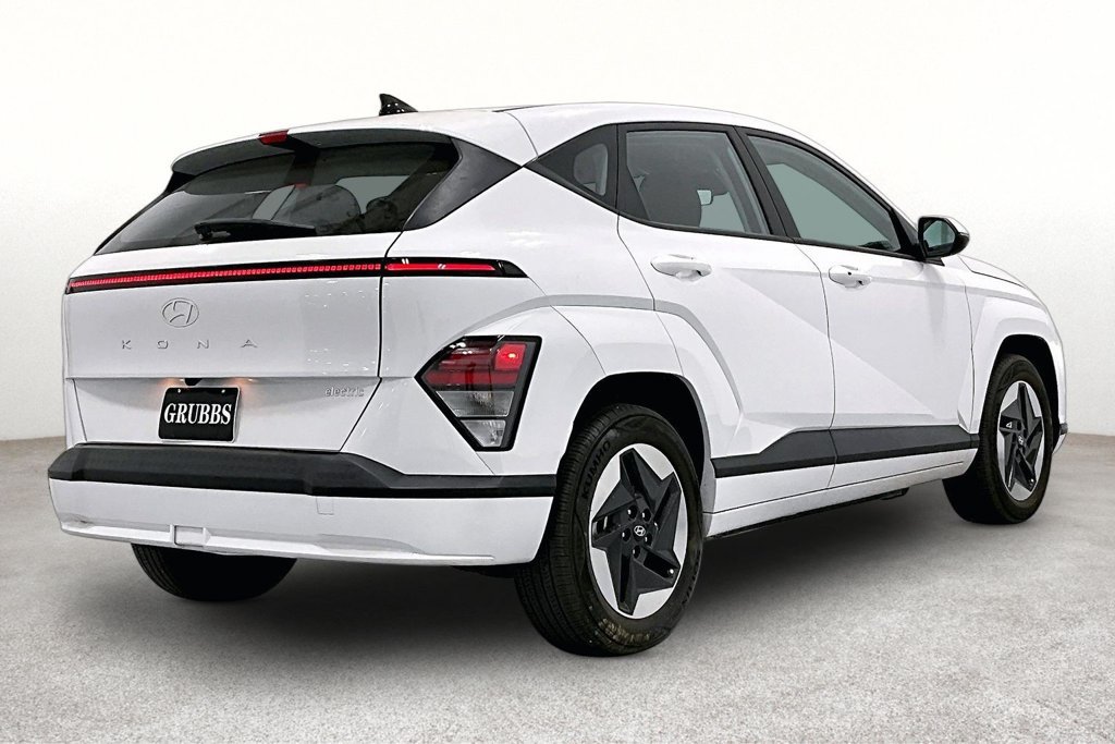 Used 2024 Hyundai Kona SE FWD image 2