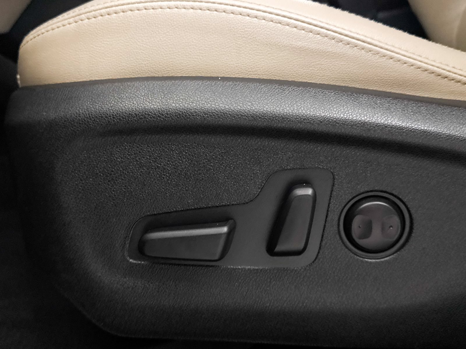 Used 2019 Kia Sorento EX w/ EX Premium Package FWD image 31