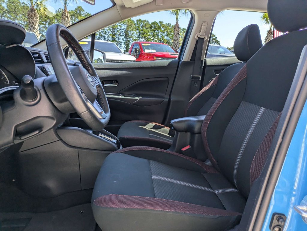 Used 2025 Nissan Versa SR FWD image 19