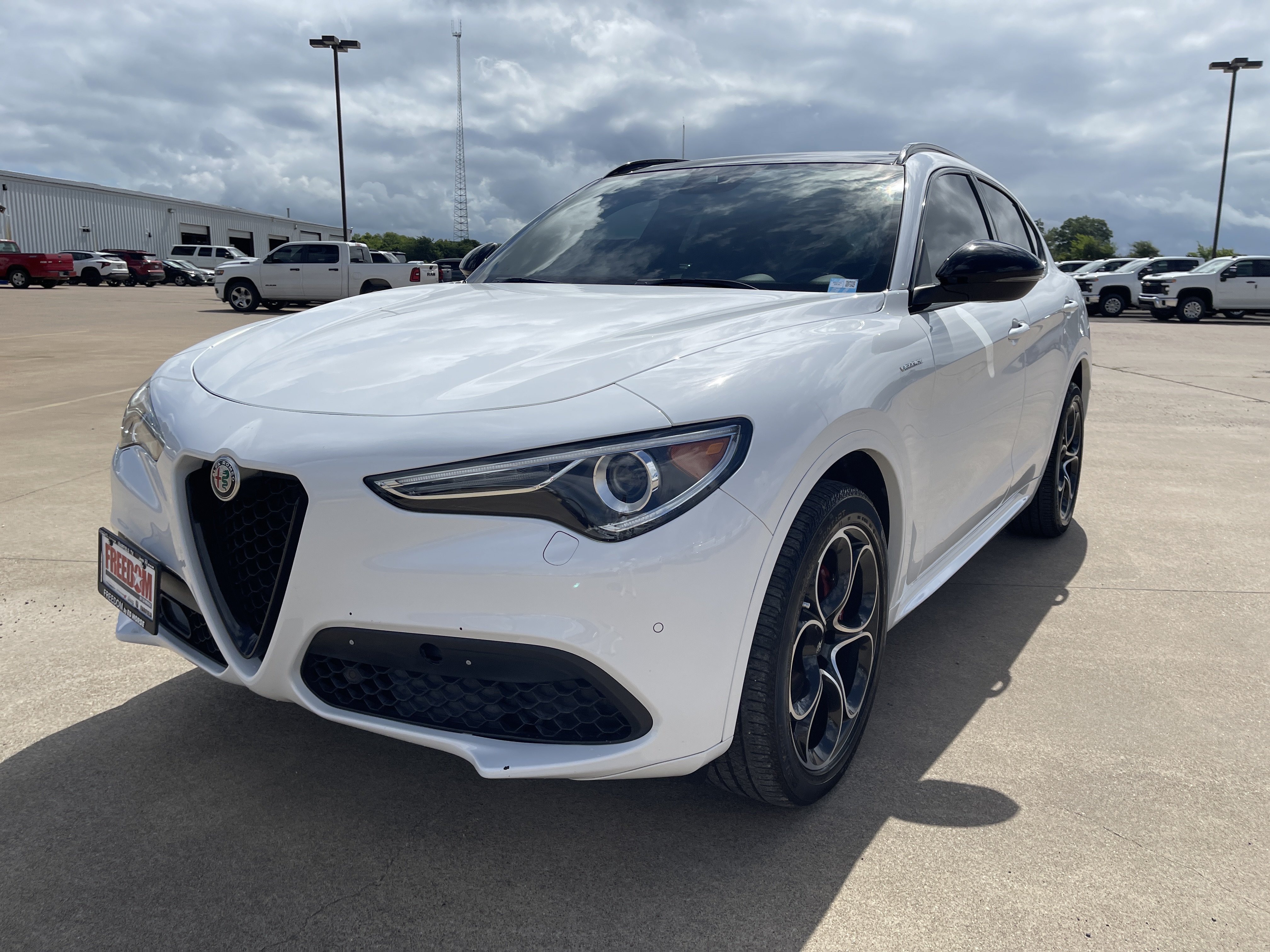 Used 2022 Alfa Romeo Stelvio Veloce AWD/4WD image 8