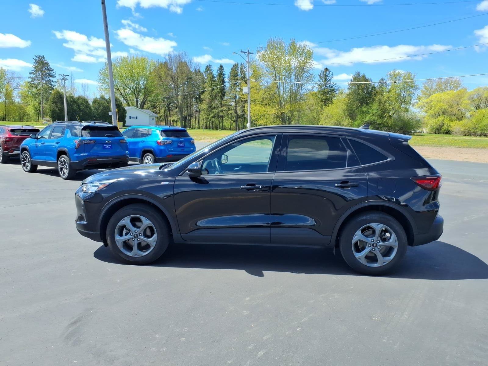 Used 2025 Ford Escape ST-Line Select AWD/4WD image 2