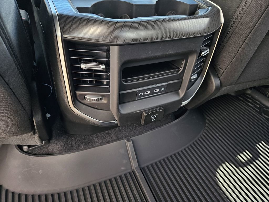 New 2026 RAM 1500 4x4 Crew Cab image 10