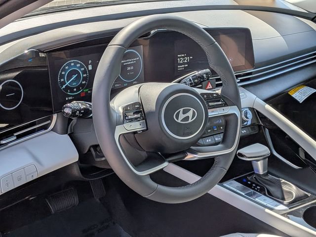 Used 2025 Hyundai Elantra Limited FWD image 14