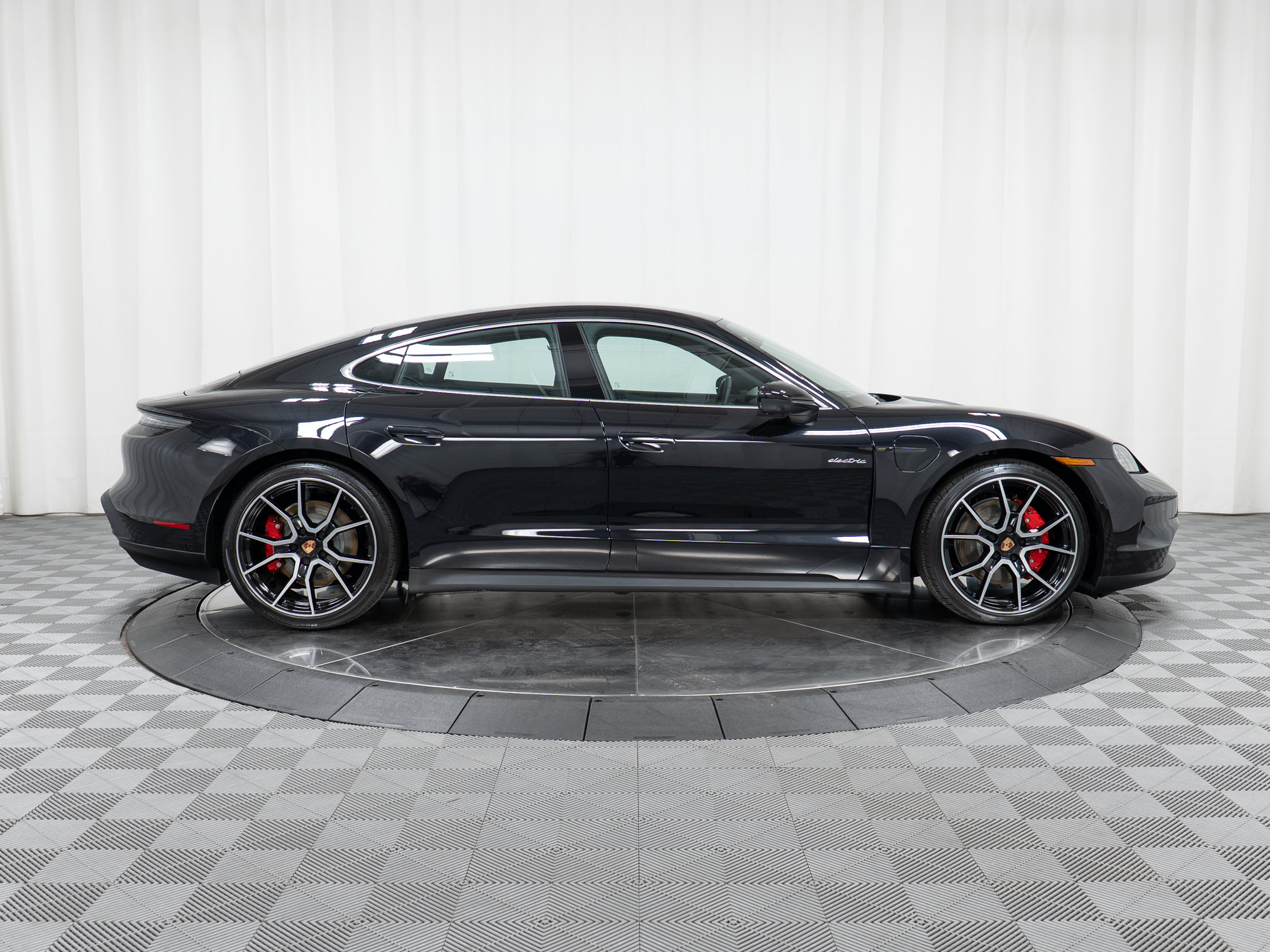 New 2026 Porsche Taycan 4S AWD/4WD image 8