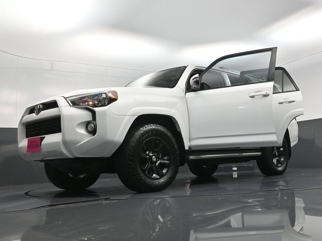 Used 2018 Toyota 4Runner SR5 Premium AWD/4WD image 32