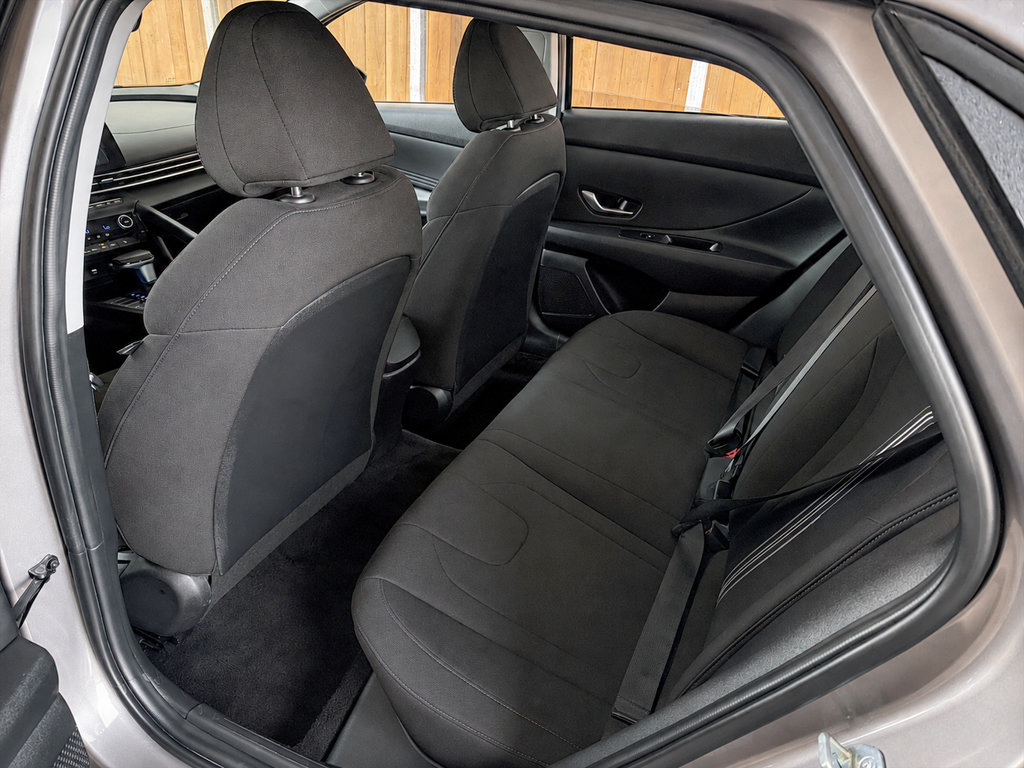 Used 2023 Hyundai Elantra SEL w/ Convenience Package FWD image 30