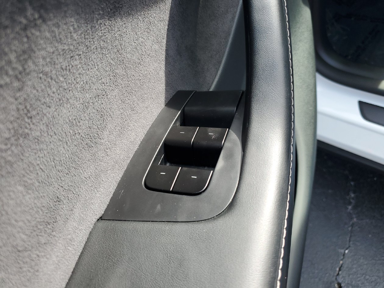 Used 2025 Tesla Model Y Long Range RWD image 17