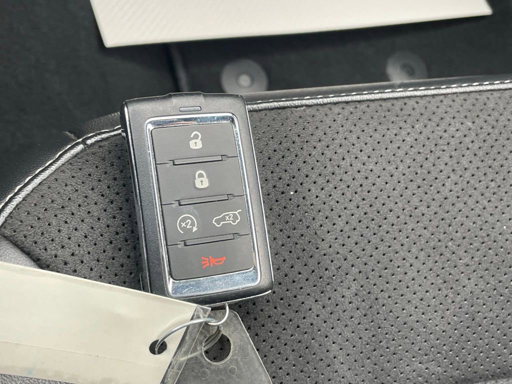 Used 2023 Jeep Grand Cherokee L Laredo image 35