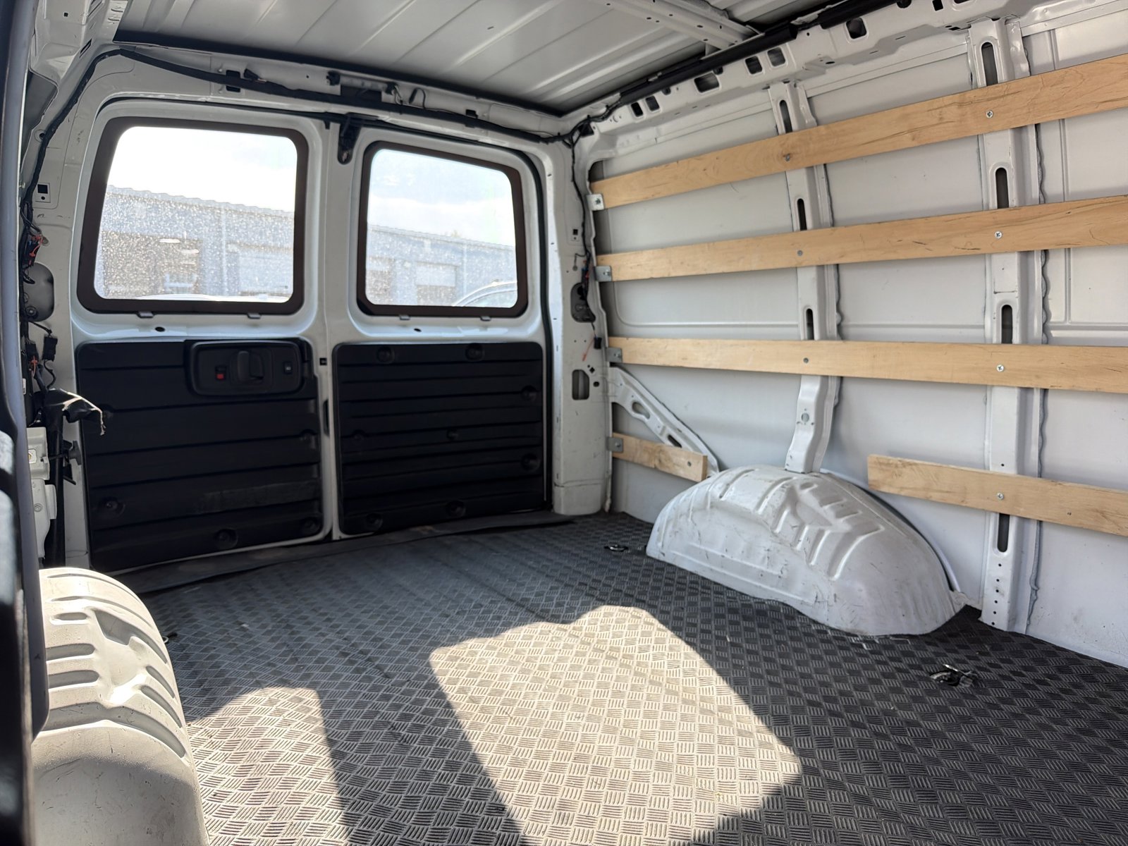 Used 2024 GMC Savana 2500 w/ Driver Convenience Package RWD image 27