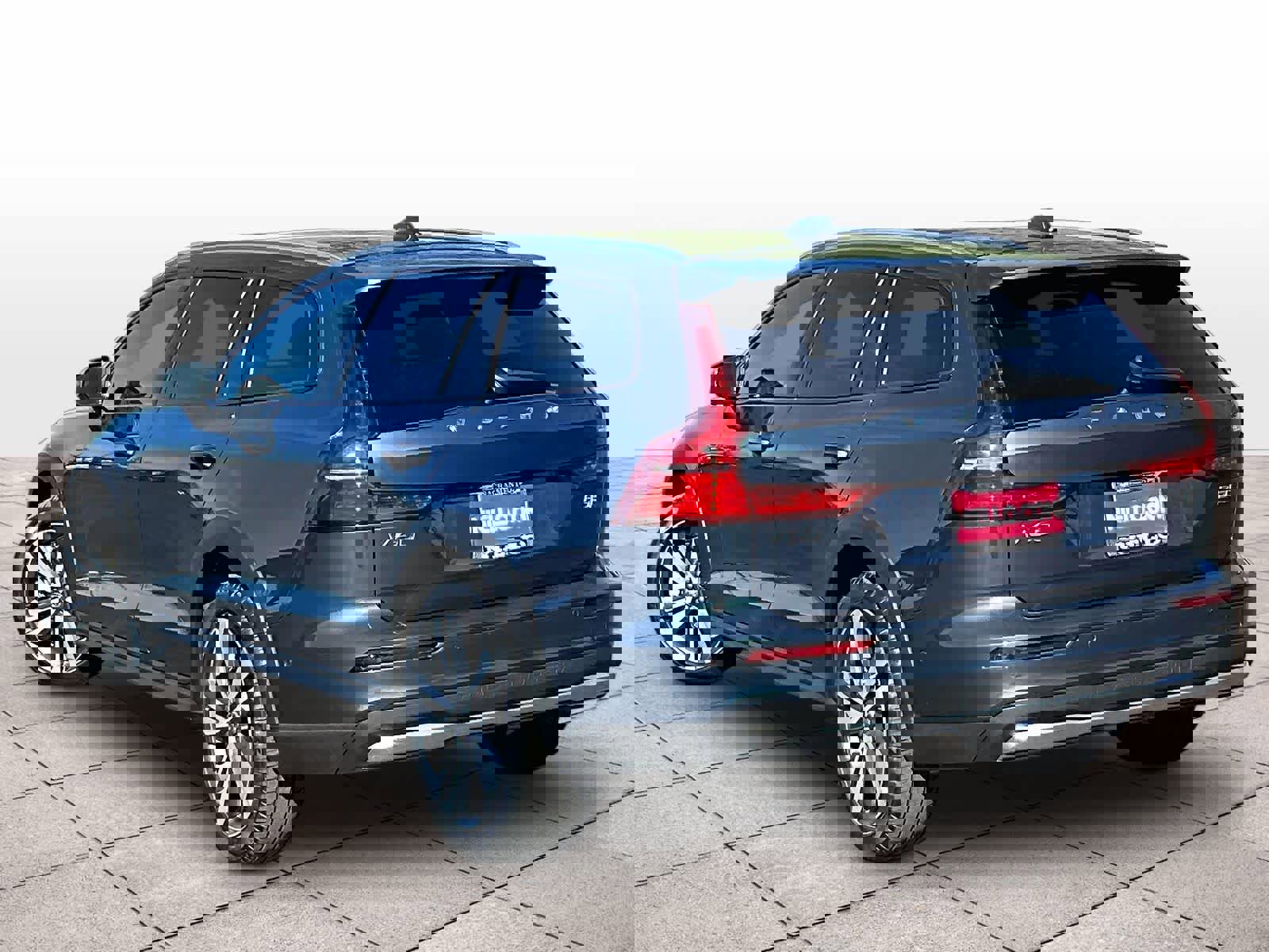 Used 2025 Volvo V60 B5 Cross Country Plus image 15