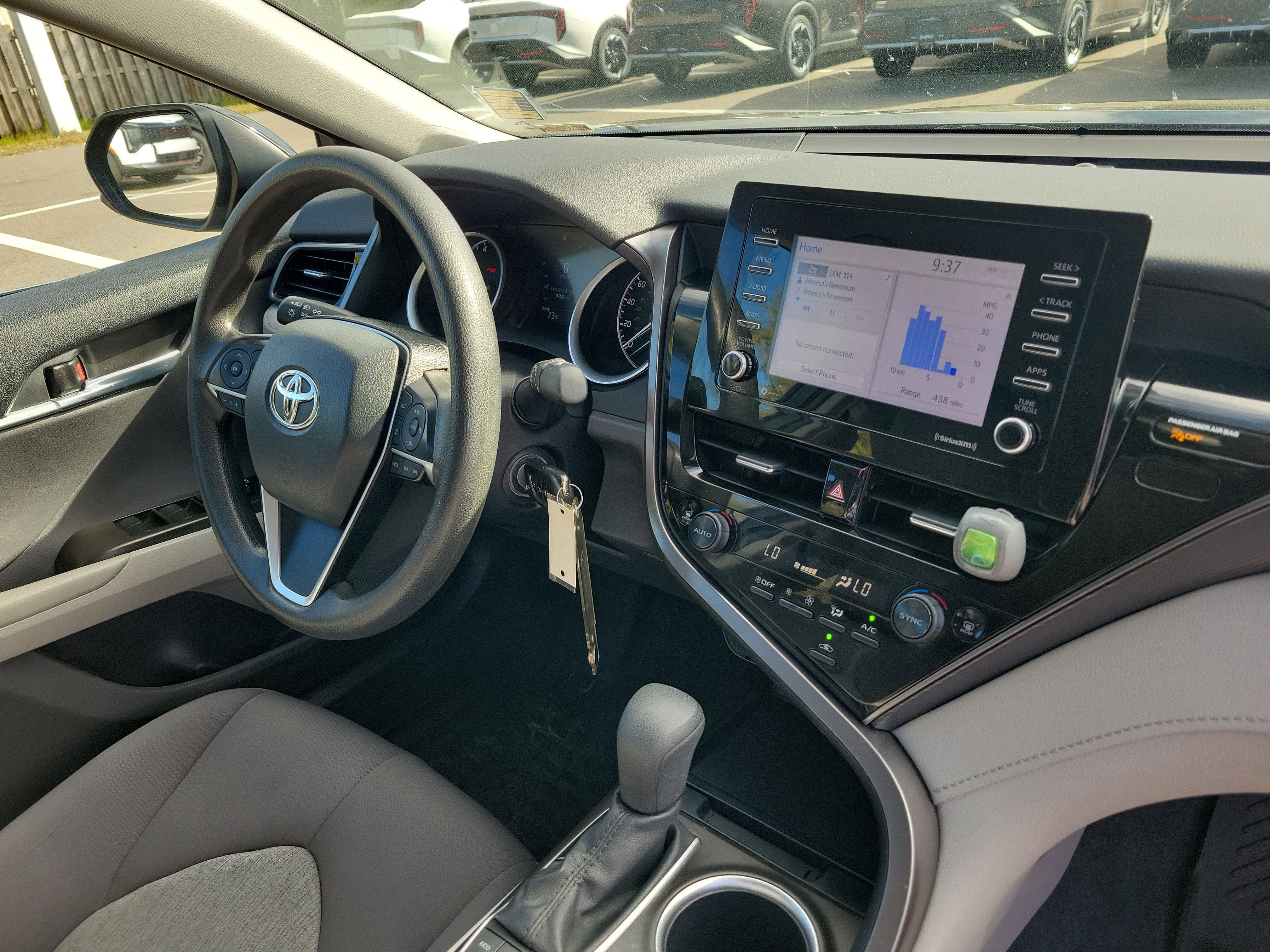 Used 2022 Toyota Camry LE image 8