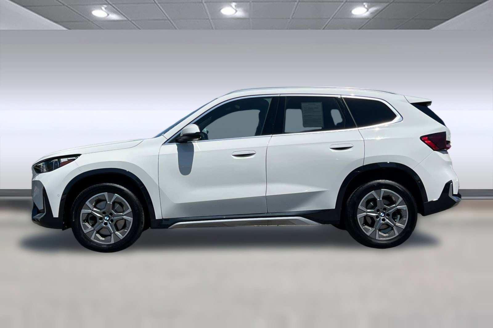 Used 2025 BMW X1 xDrive28i w/ Convenience Package AWD/4WD image 2