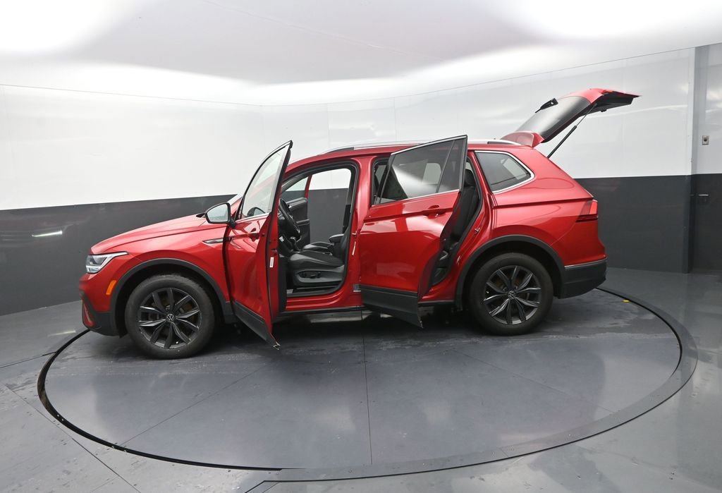 Used 2023 Volkswagen Tiguan SE FWD image 34