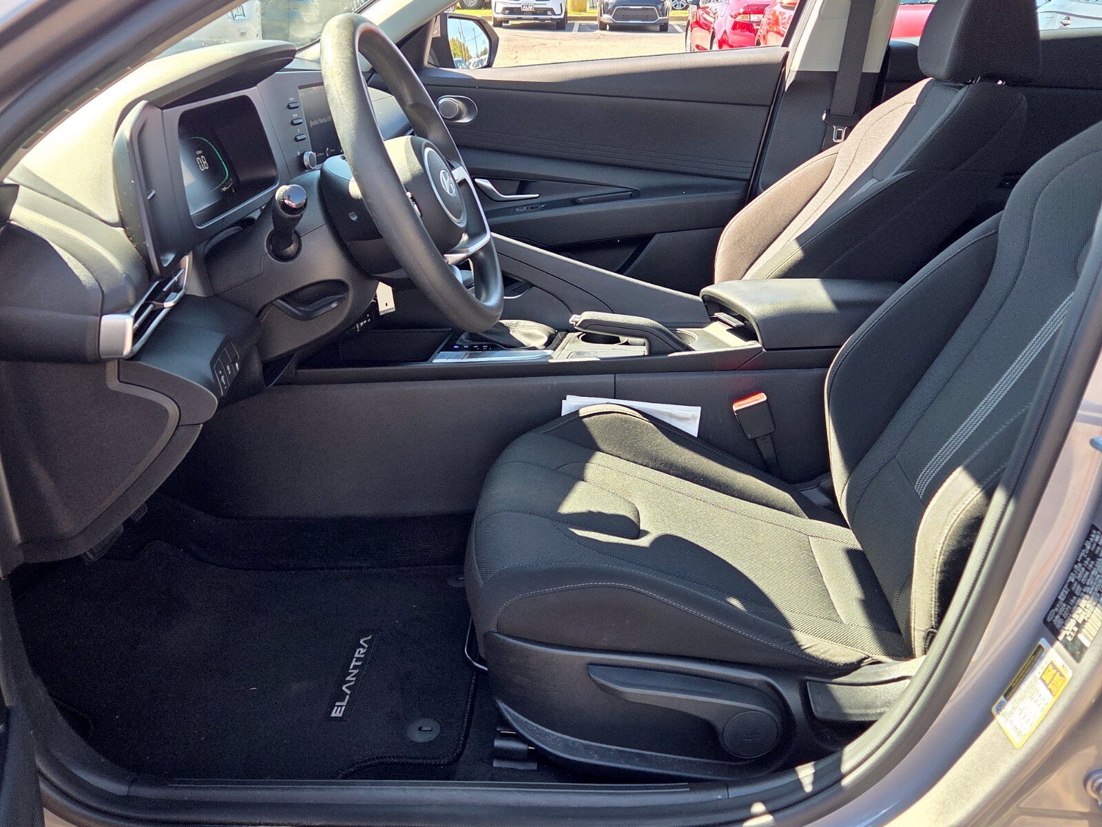 Used 2024 Hyundai Elantra SE FWD image 5