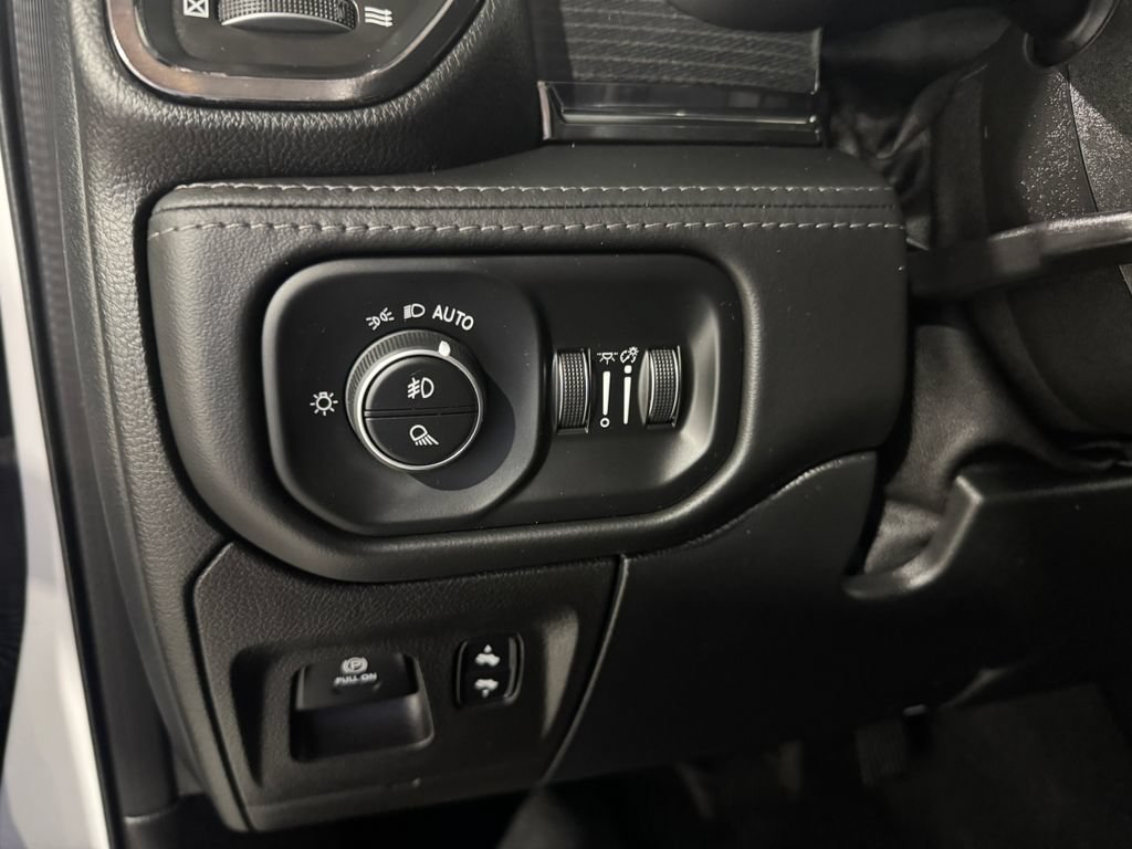 Used 2022 RAM 1500 Limited AWD/4WD image 38