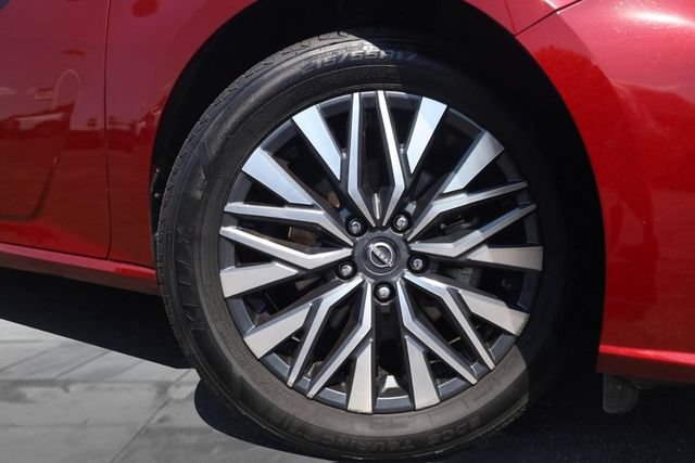 Used 2024 Nissan Altima 2.5 SV FWD image 3