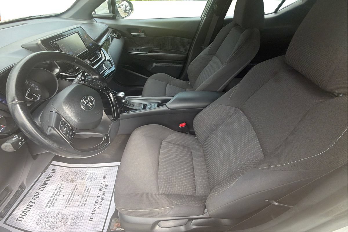 Used 2018 Toyota C-HR XLE FWD image 9