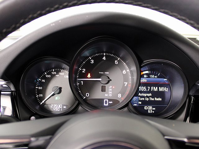 Certified 2023 Porsche Macan image 17