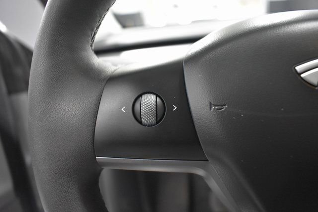 Used 2025 Tesla Model Y Long Range image 25