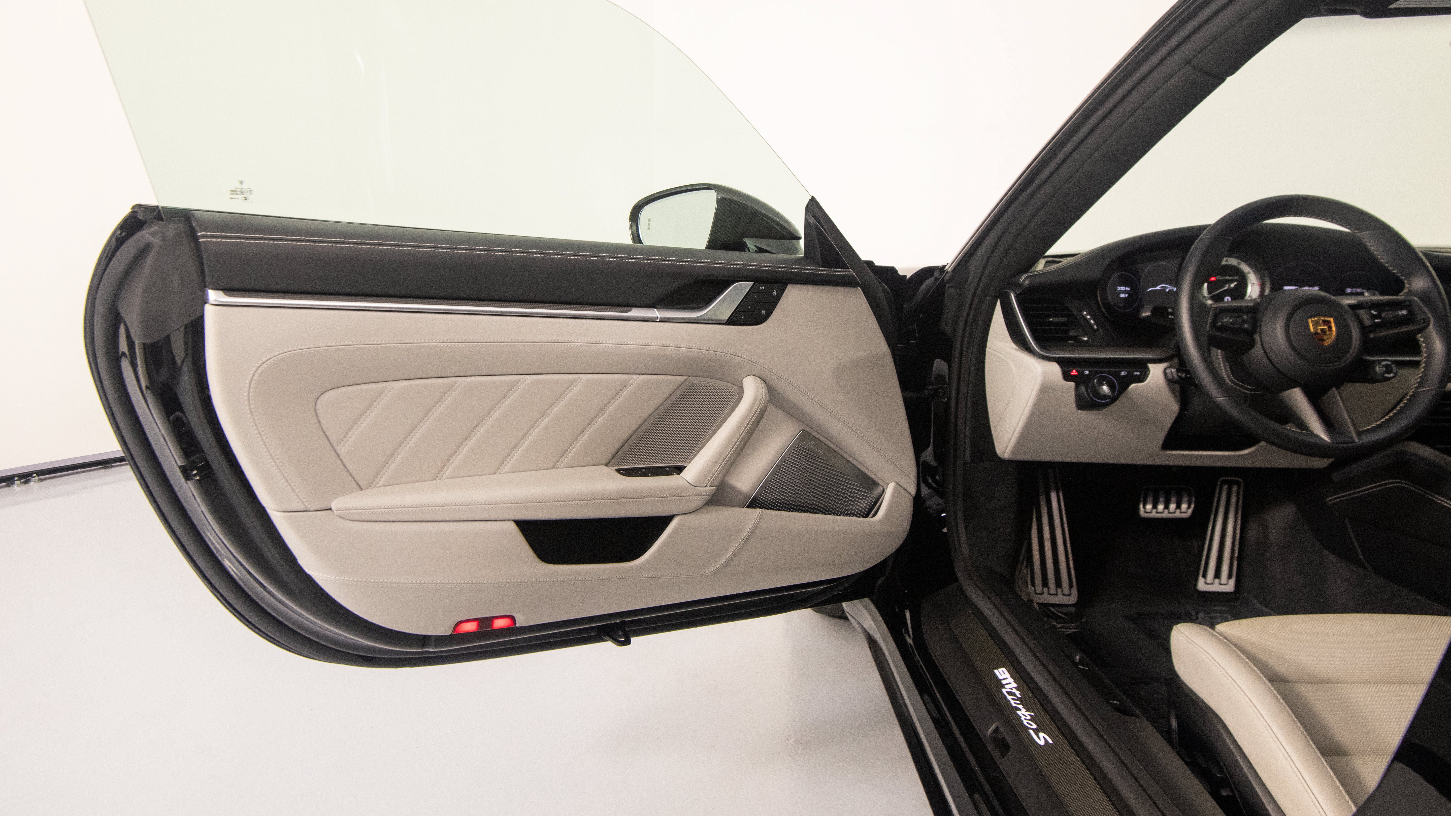 Used 2022 Porsche 911 Turbo S AWD/4WD image 18