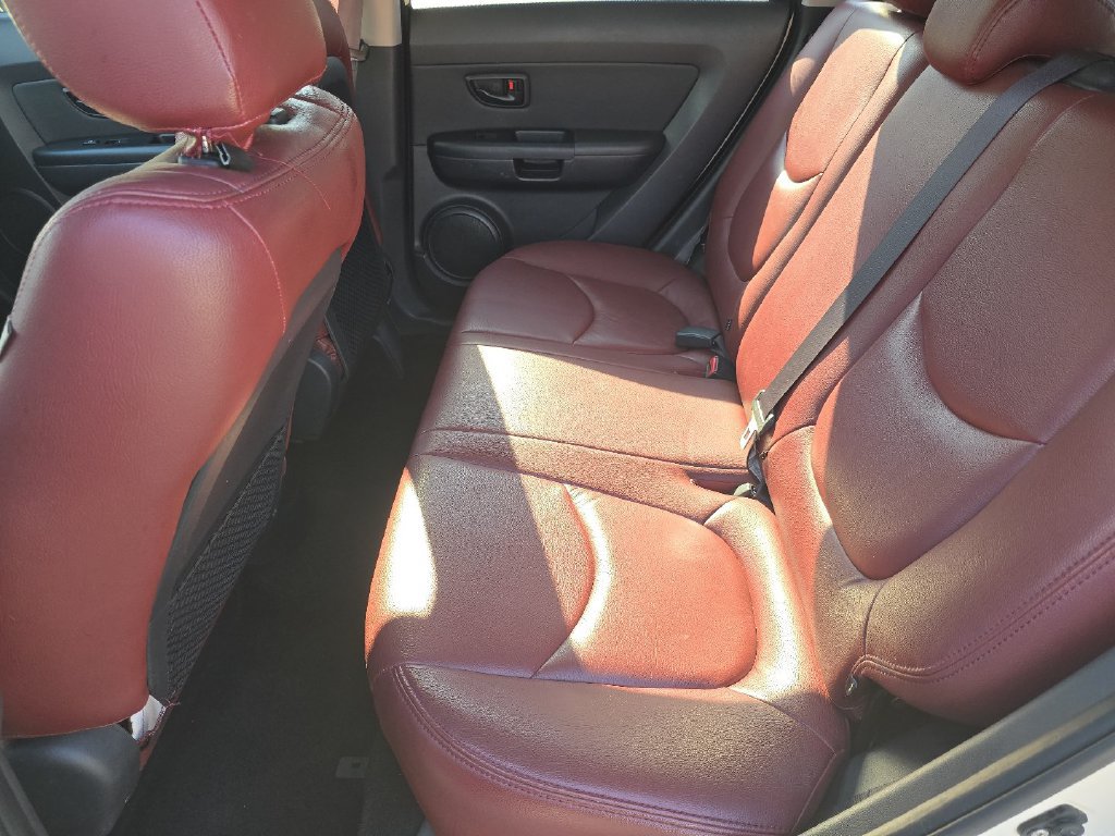Used 2013 Kia Soul FWD image 16