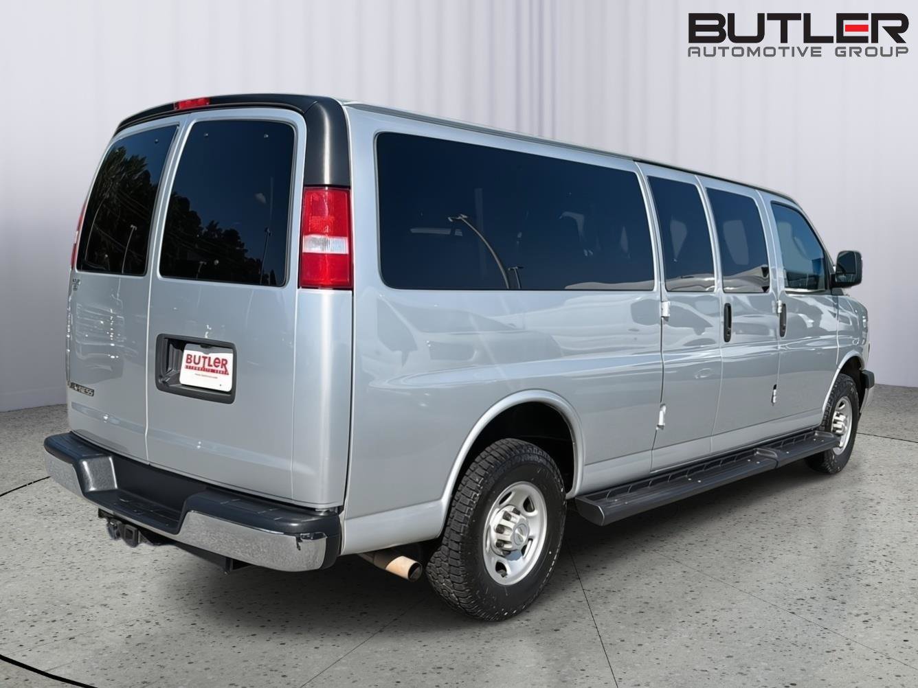 Used 2023 Chevrolet Express 3500 LS w/ Chrome Appearance Package RWD image 6