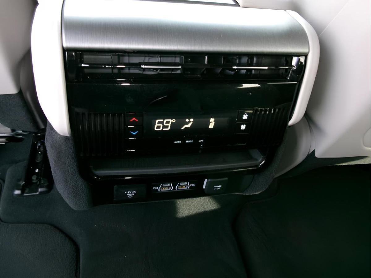 Used 2025 Jeep Wagoneer 4WD image 12