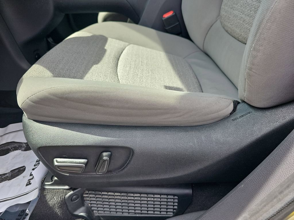 Used 2024 Toyota Sienna LE FWD image 33