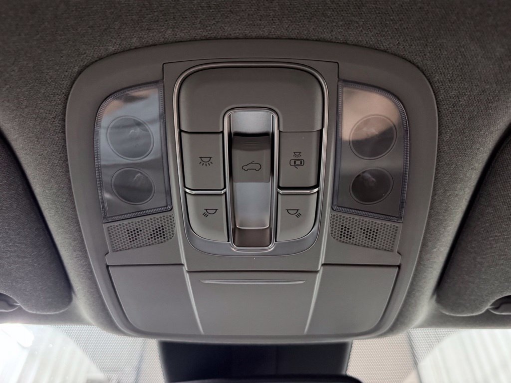 Used 2020 Hyundai Santa Fe SEL FWD image 20