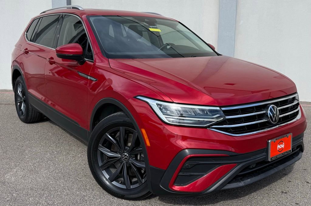 Used 2022 Volkswagen Tiguan SE w/ Panoramic Sunroof Package