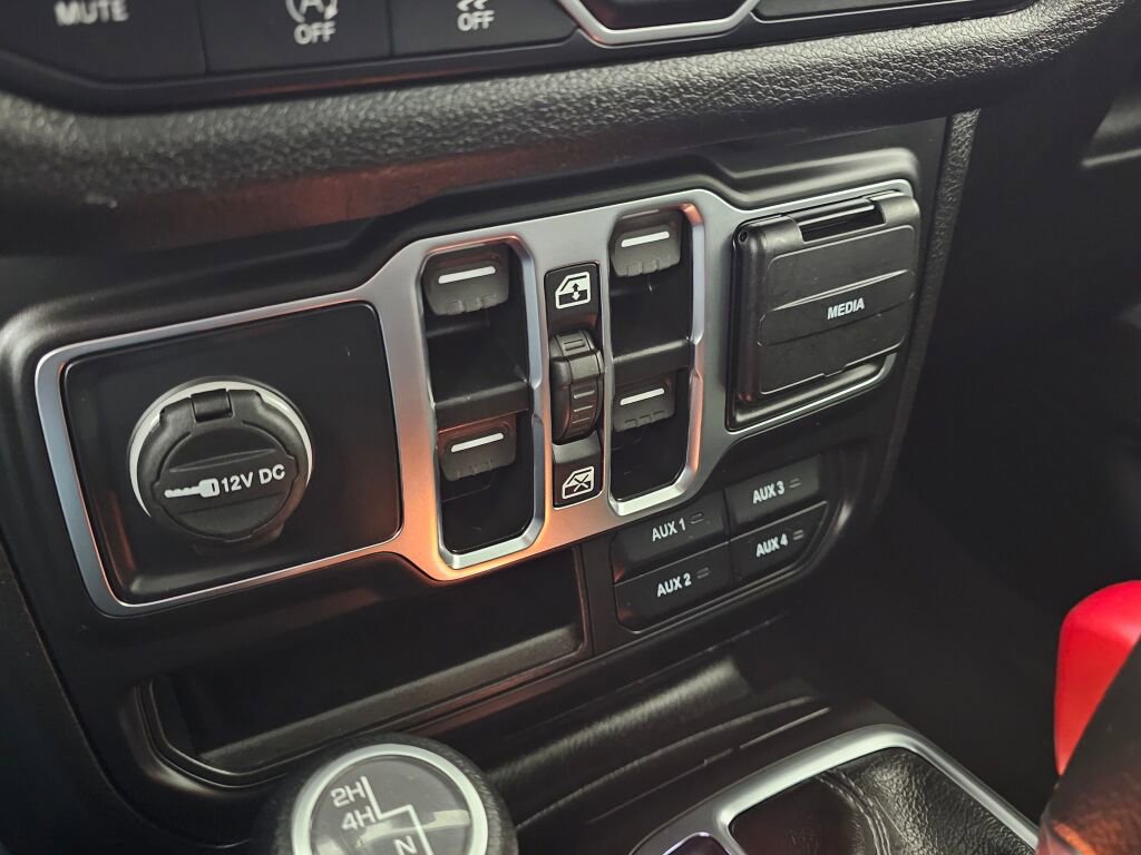 Used 2025 Jeep Gladiator Sport image 29