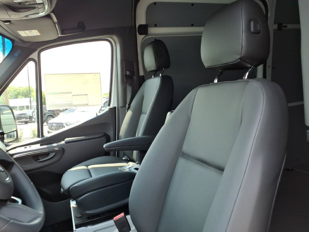 New 2026 Mercedes-Benz Sprinter 2500 image 13