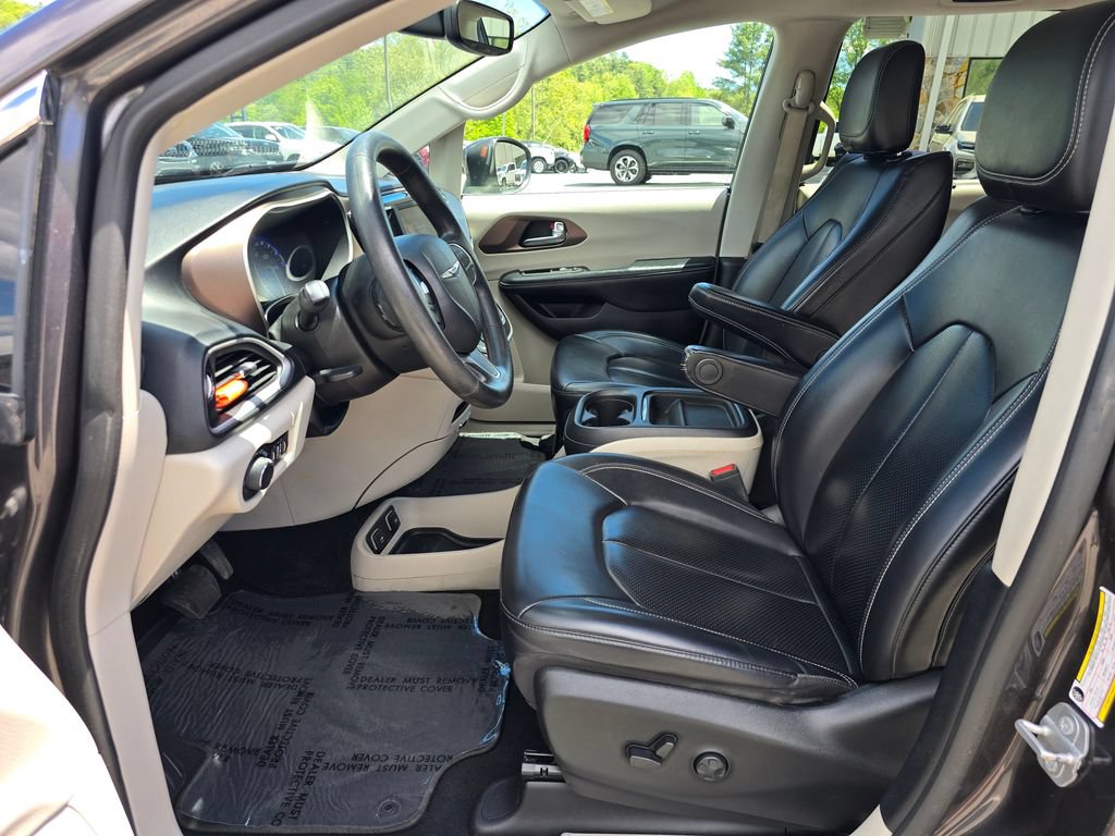 Used 2021 Chrysler Voyager Lxi FWD image 4