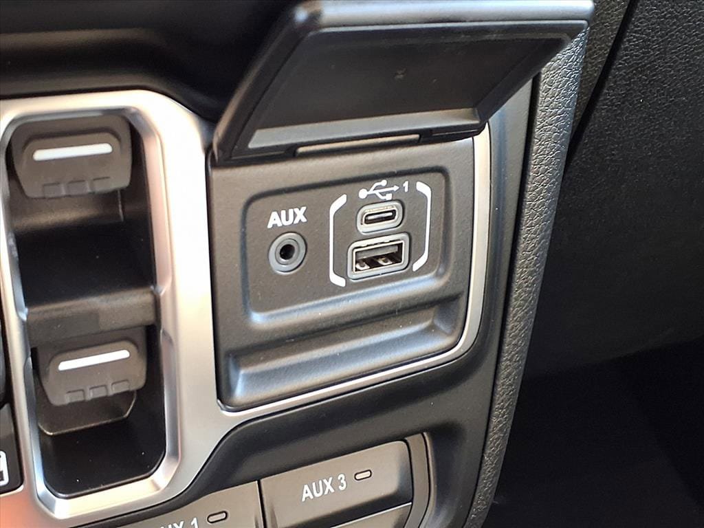 New 2026 Jeep Gladiator Sport S AWD/4WD image 15
