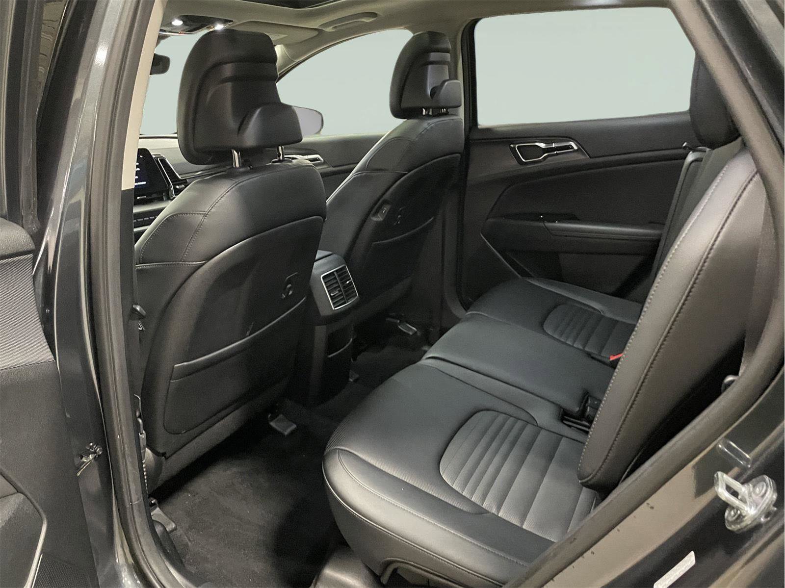 Used 2023 Kia Sportage SX image 15