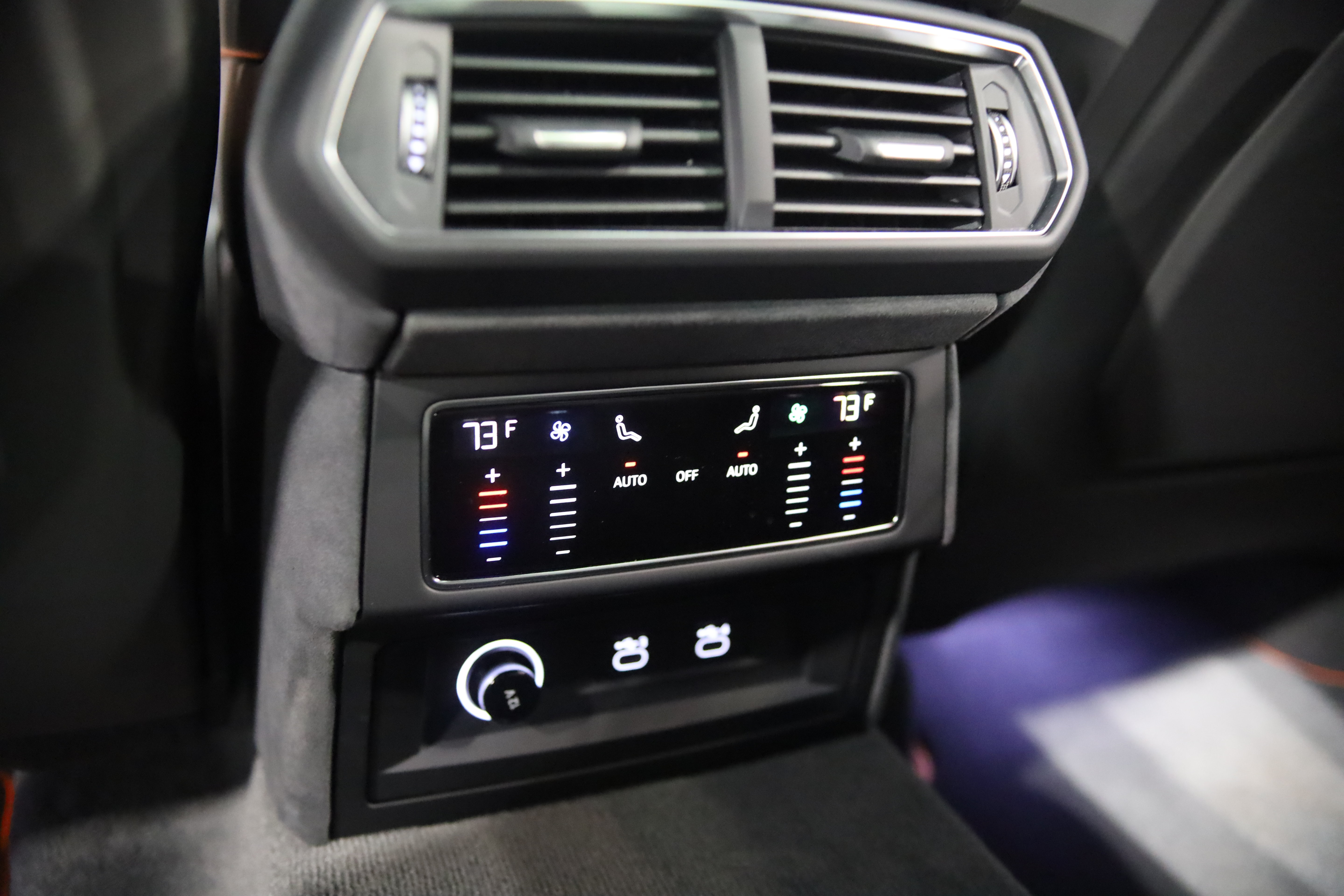 Used 2025 Lamborghini Urus SE AWD/4WD image 35