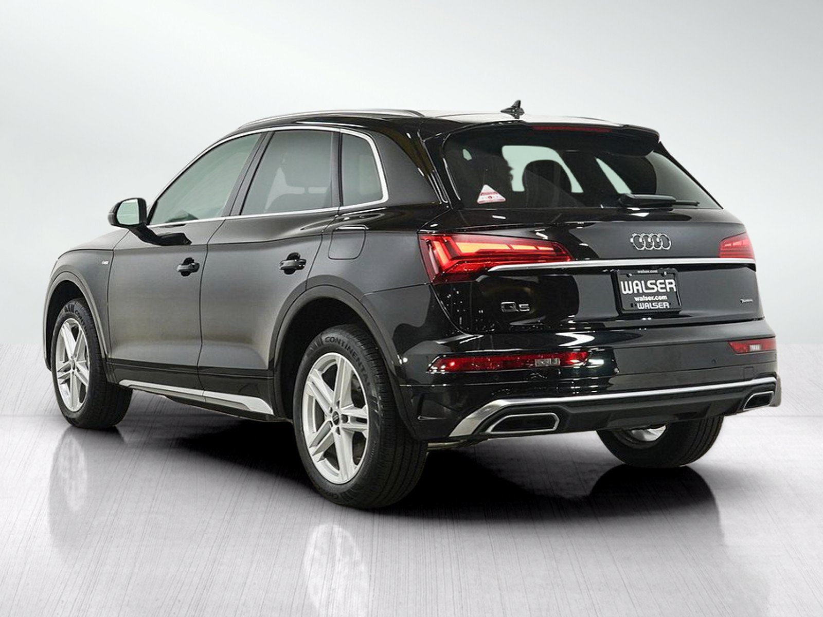 Used 2024 Audi Q5 e Premium w/ Convenience Package AWD/4WD image 3