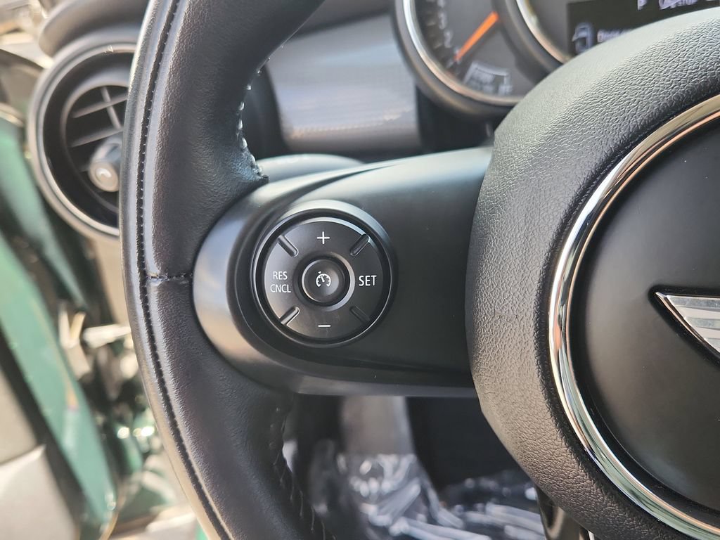 Used 2018 MINI Cooper 4-Door Hardtop FWD image 19