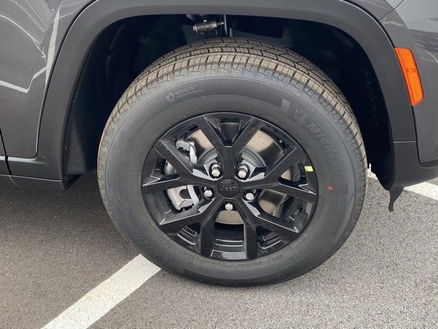 New 2025 Jeep Grand Cherokee L Altitude image 11