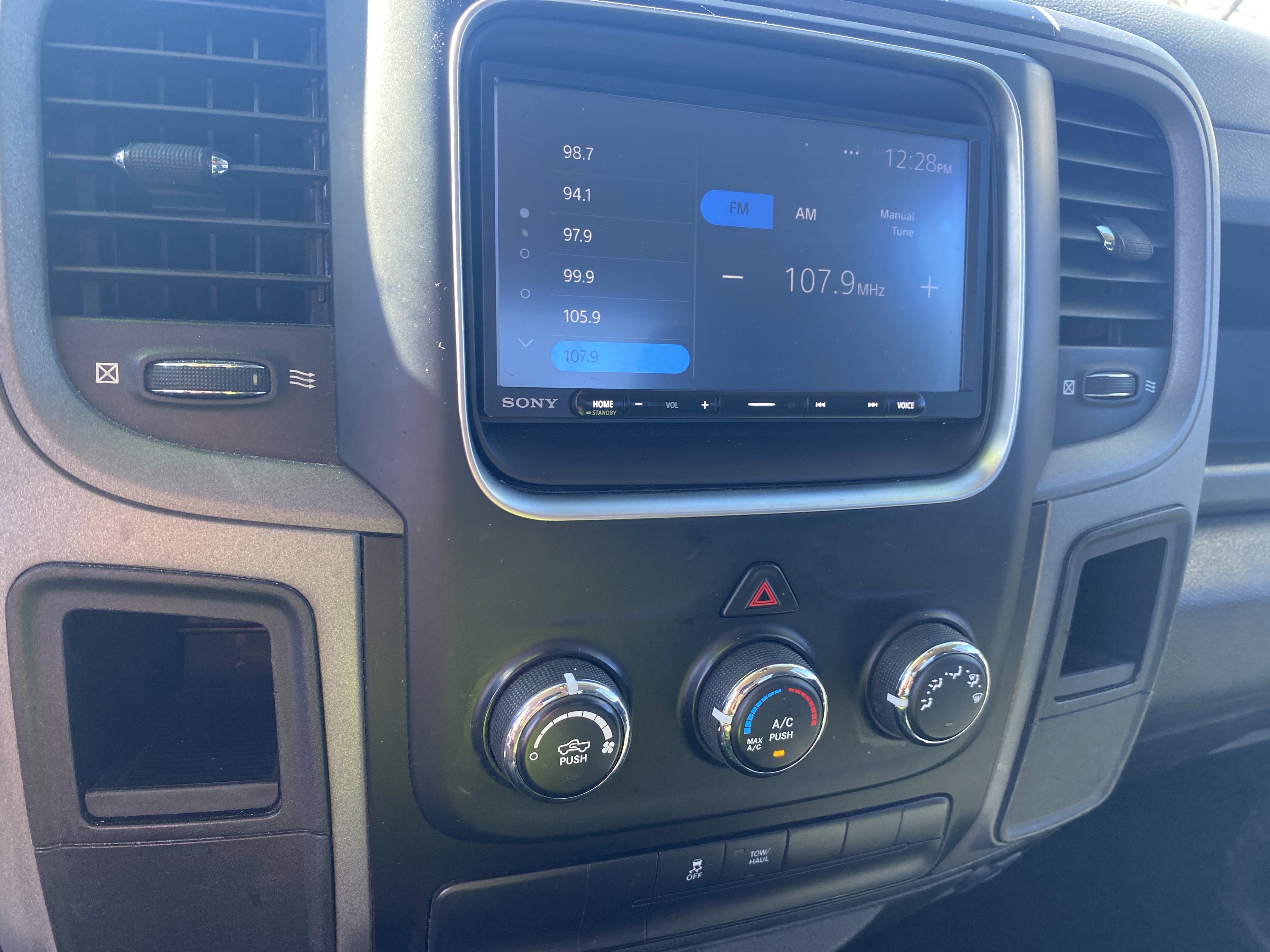 Used 2014 RAM 1500 Express image 16