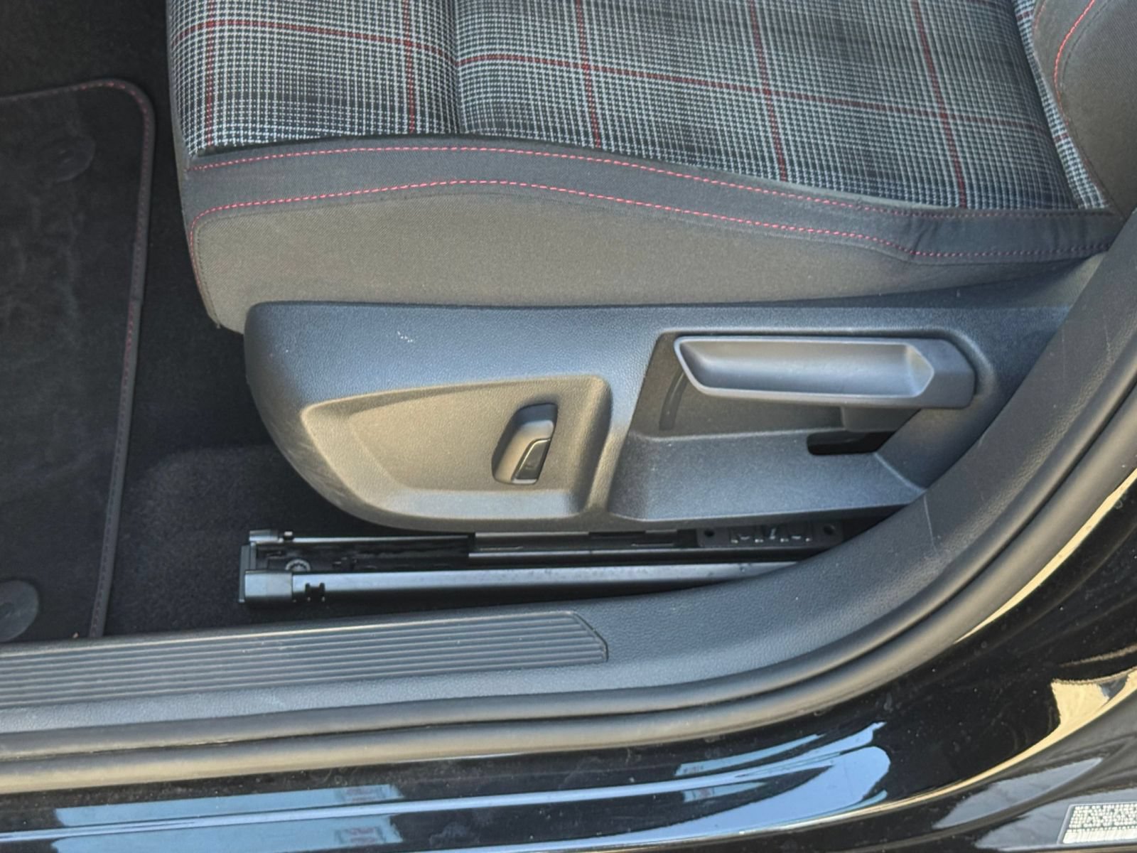 Used 2026 Volkswagen Golf S FWD image 22