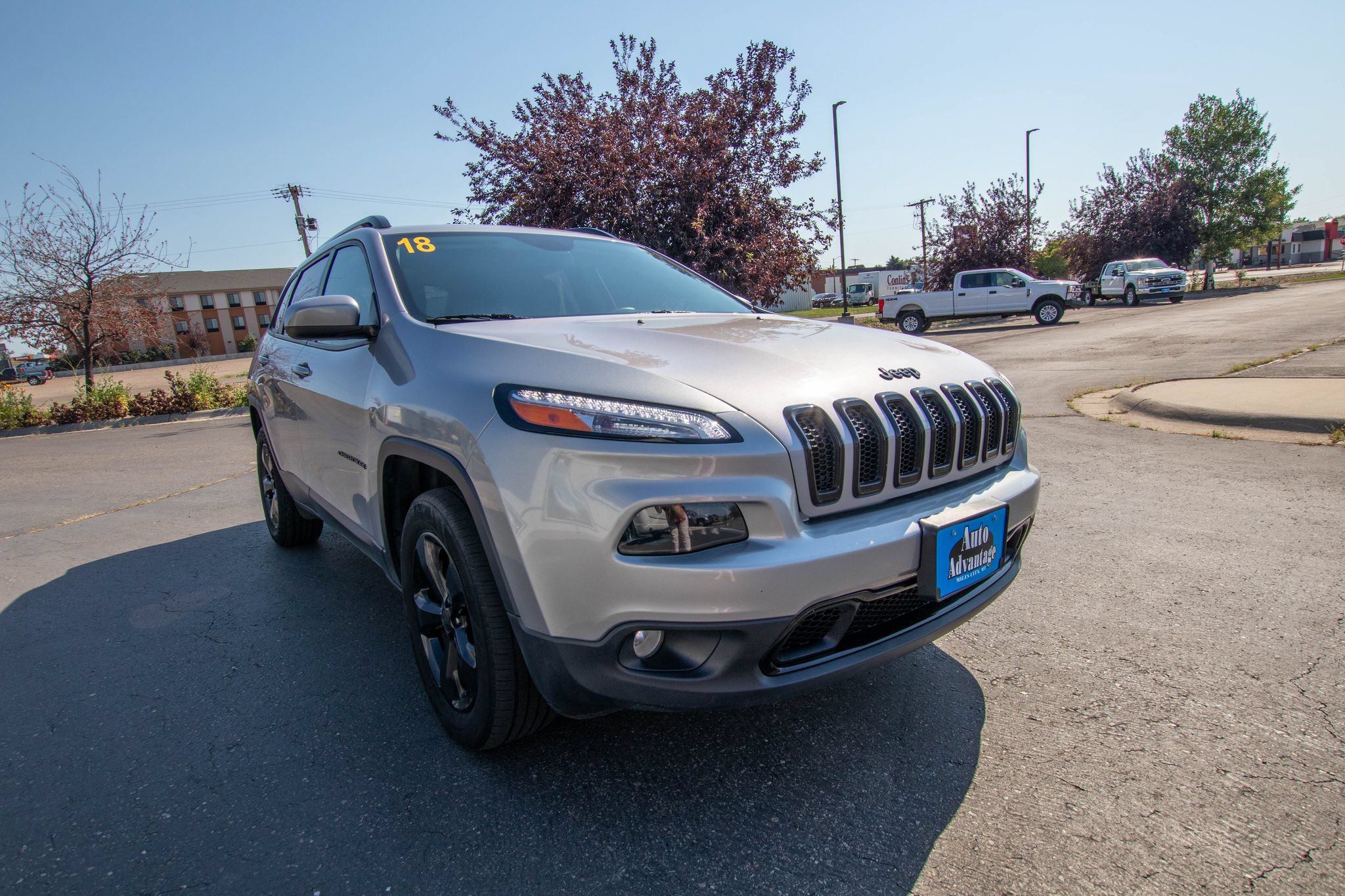 Used 2018 Jeep Cherokee Latitude w/ Altitude Package AWD/4WD image 5