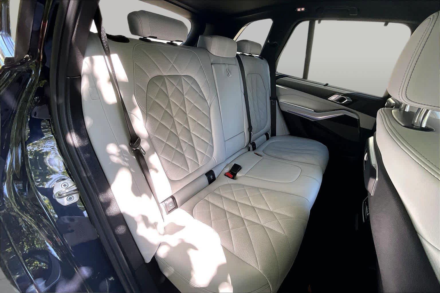 Used 2024 BMW X5 xDrive40i w/ M Sport Package AWD/4WD image 19